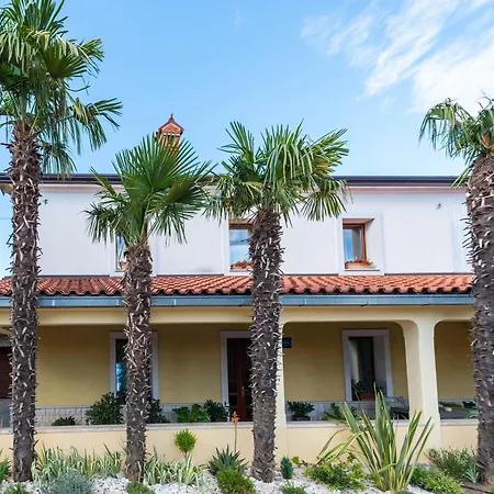 Ivana アパート *