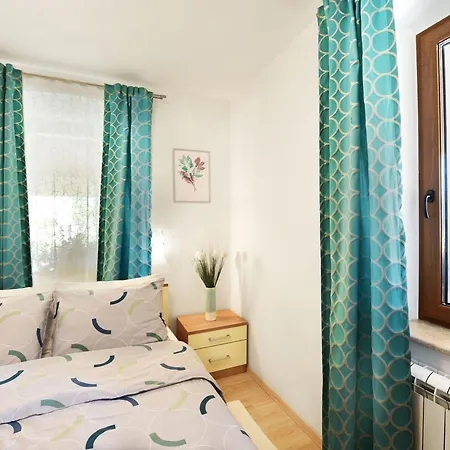 Ivana Apartamento Roč