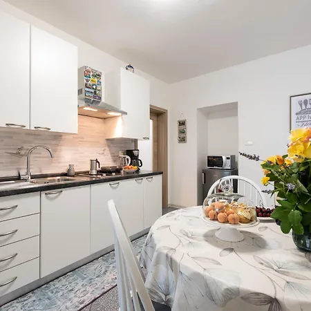 Apartment Ivana Roc