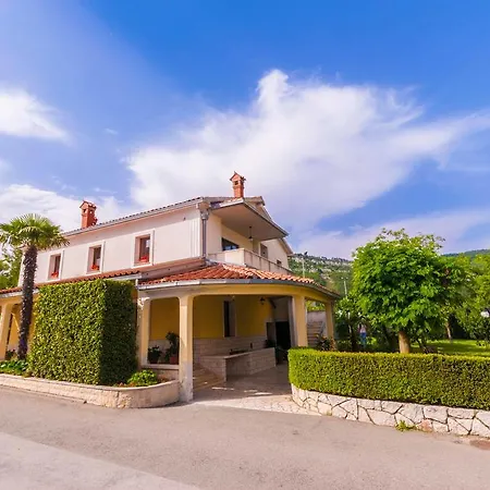 Ivana Apartamento Roč